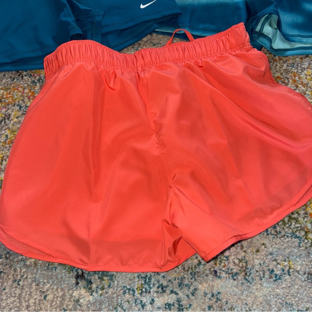 Nike Women’s NEW Small shorts & Nike pro bundle - Picture 3 of 7